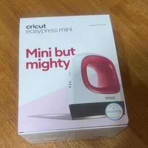 Cricut EasyPress Mini in Pink and White
